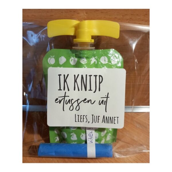 Sticker Ik knijp er tussen uit, traktatie Ik knijp ertussen uit